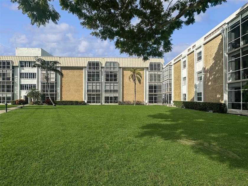 Incredible investment opportunity.  This updated condo is - Beach Condo for sale in Oakland Park, Florida on Beachhouse.com