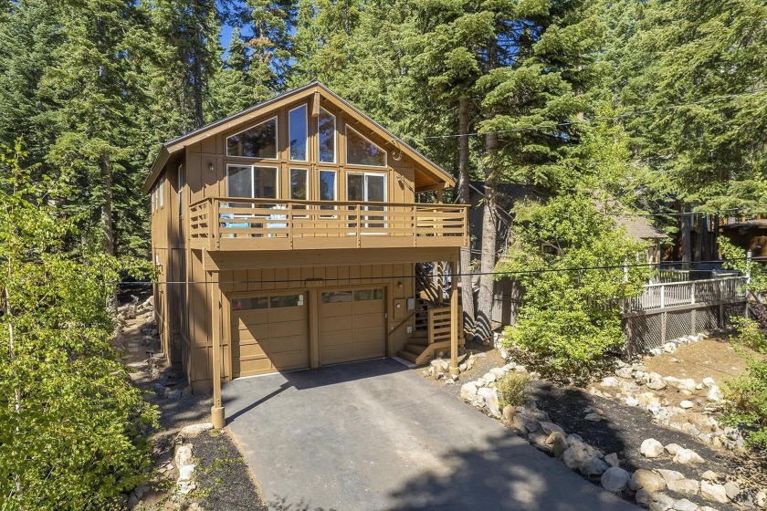 This sunny mountain home is your perfect Tahoe retreat just a - Beach Home for sale in Carnelian Bay, California on Beachhouse.com