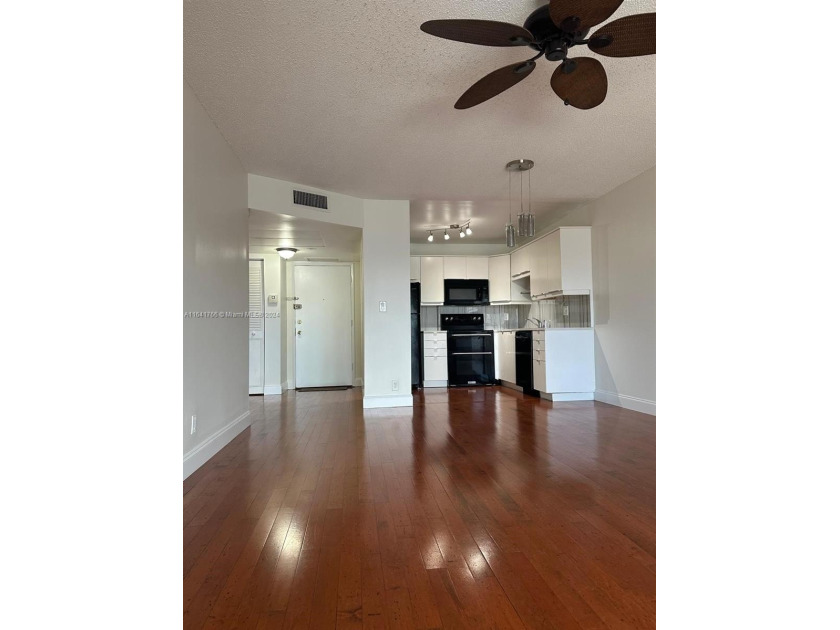 INVESTOR READY!!! Lovely 1/1 condo with sunset view from the - Beach Other for sale in Pompano Beach, Florida on Beachhouse.com