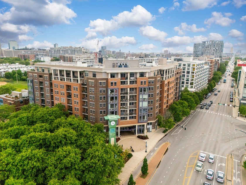 Wake up to breathtaking skyline views from every room in this - Beach Condo for sale in Chicago, Illinois on Beachhouse.com