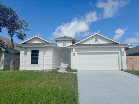 Welcome to 121 Broad Oak, a beloved gem in the neighborhood - Beach Home for sale in Rockport, Texas on Beachhouse.com