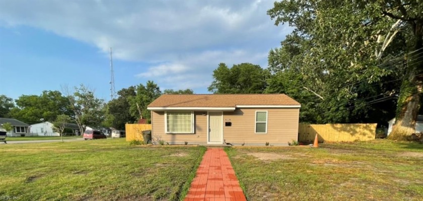 Must see this charming 2 bed/1bath completely remodeled home in - Beach Home for sale in Hampton, Virginia on Beachhouse.com