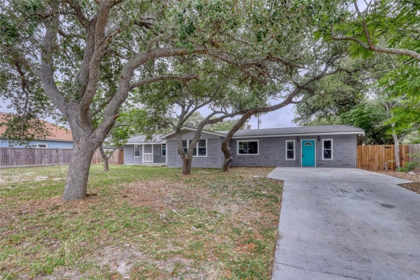 Check out this cute & charming home priced to sell! This - Beach Home for sale in Aransas Pass, Texas on Beachhouse.com