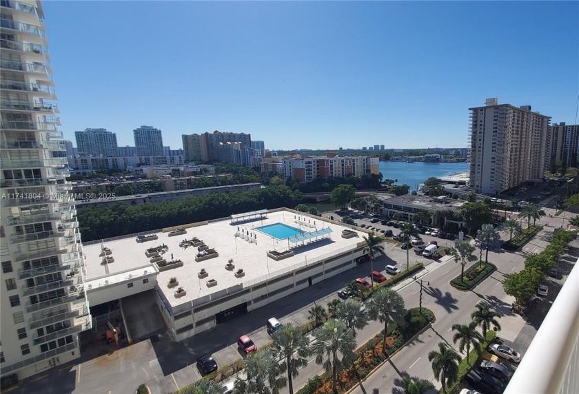 *BEAUTIFUL OCEAN, BAY & POOL VIEWS WITH BOTH SUNSETS AND - Beach Condo for sale in Sunny Isles Beach, Florida on Beachhouse.com