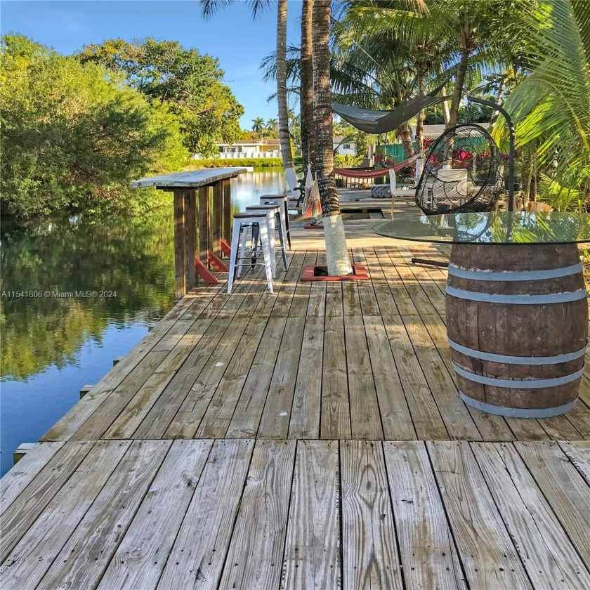 Welcome to this beautiful canal front home in Palmetto Bay. This - Beach Home for sale in Palmetto Bay, Florida on Beachhouse.com