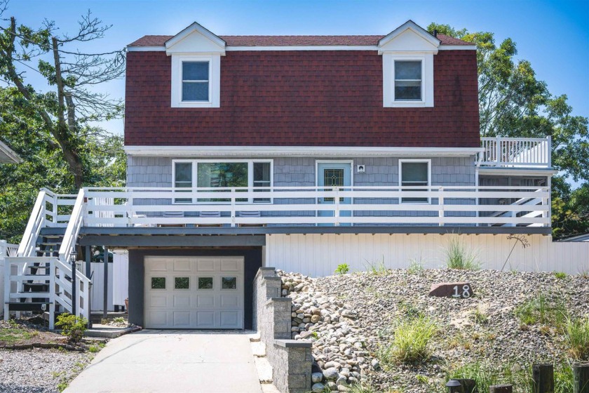 Location, comfort, and convenience. This must see, turnkey, bay - Beach Home for sale in Townbank, New Jersey on Beachhouse.com