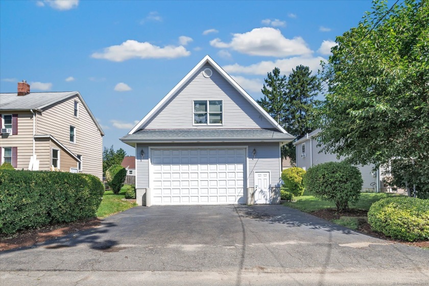 Attention all car enthusiasts, collectors, or hobbyists, this - Beach Home for sale in Stratford, Connecticut on Beachhouse.com