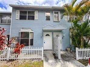 Enjoy East Fort Lauderdale living in this fully renovated 2BR/1 - Beach Townhome/Townhouse for sale in Fort Lauderdale, Florida on Beachhouse.com