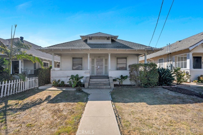 This quintessential 1911 Craftsman-style bungalow captures the - Beach Home for sale in San Pedro, California on Beachhouse.com