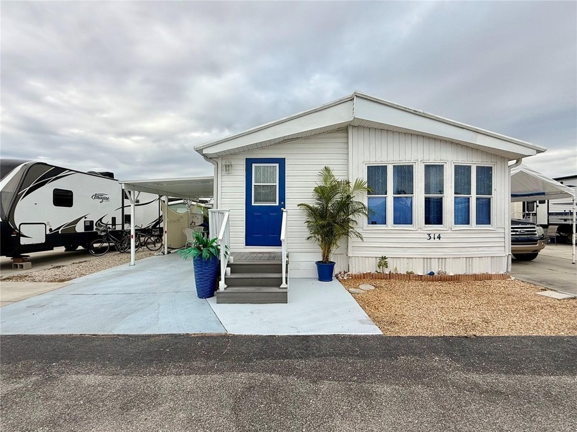 Welcome to this MOVE-IN-READY home just minutes from the beach - Beach Home for sale in Englewood, Florida on Beachhouse.com