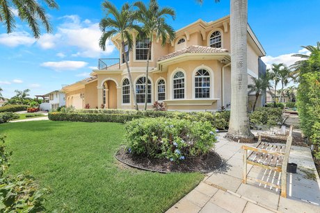 Located in the desirable Tigertail area with quick direct access - Beach Home for sale in Marco Island, Florida on Beachhouse.com