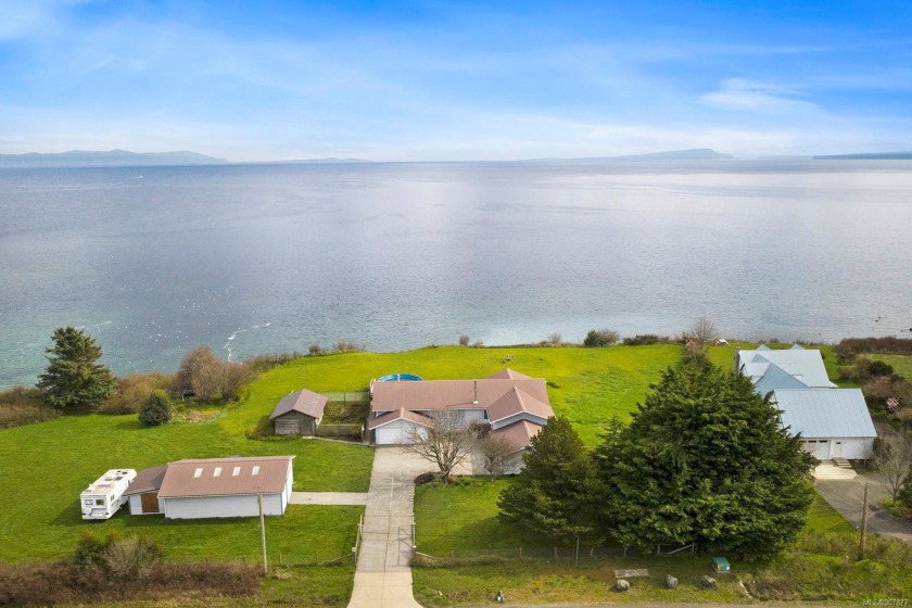 Comox Home Off Market 993 Kye Bay Rd British Columbia 2883228