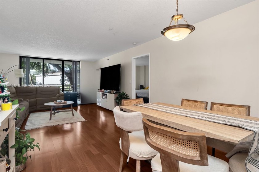 Beautiful and well-maintained 2-bedroom residence in the heart - Beach Condo for sale in Aventura, Florida on Beachhouse.com