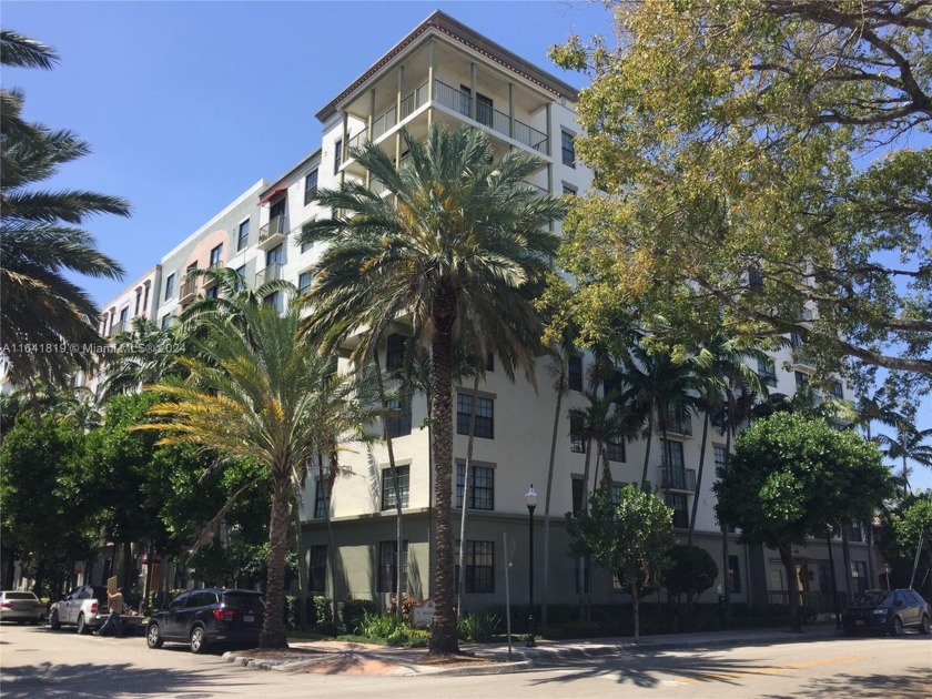 SPACIOUS UPDATED 2/1 CONDO DOWNTOWN HOLLYWOOD. FULL SIZE W/D IN - Beach Condo for sale in Hollywood, Florida on Beachhouse.com