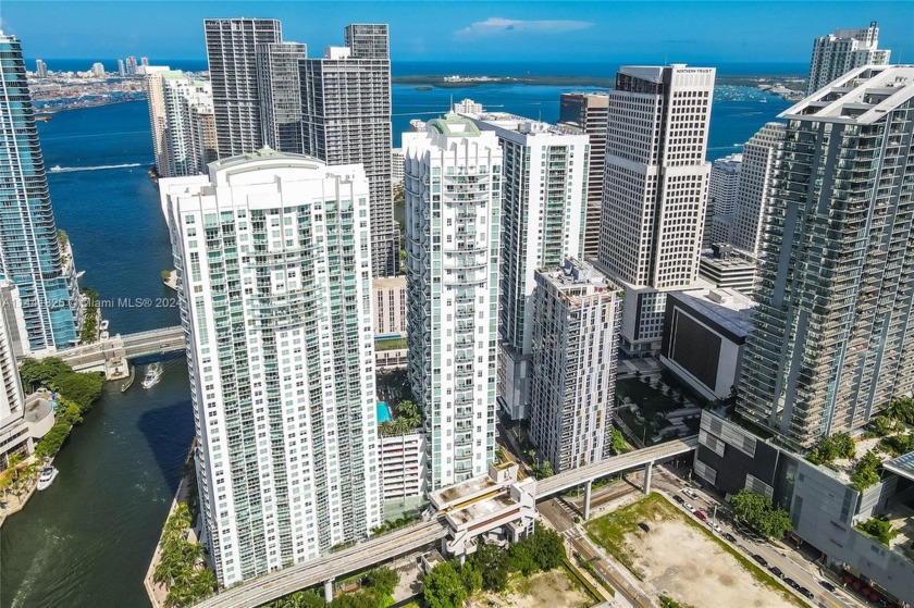 MOTIVATED SELLER - BRING AN OFFER! Prime Brickell Location with - Beach Condo for sale in Miami, Florida on Beachhouse.com