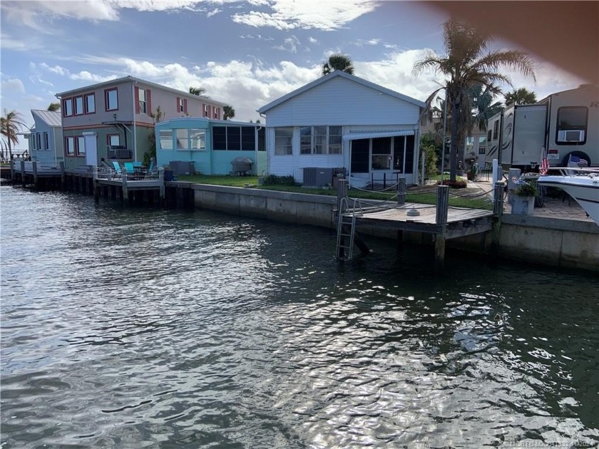 WELCOME TO PARADISE~~WATERFRONT 1/1 VINTAGE BEACH HOME (COULD - Beach Home for sale in Jensen Beach, Florida on Beachhouse.com