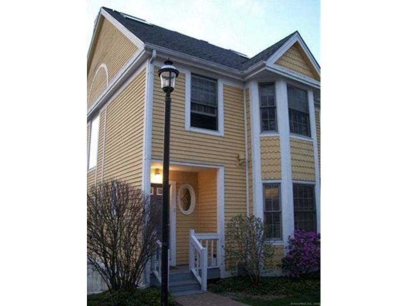 This charming waterfront townhouse on the Quinnipiac River - Beach Condo for sale in New Haven, Connecticut on Beachhouse.com