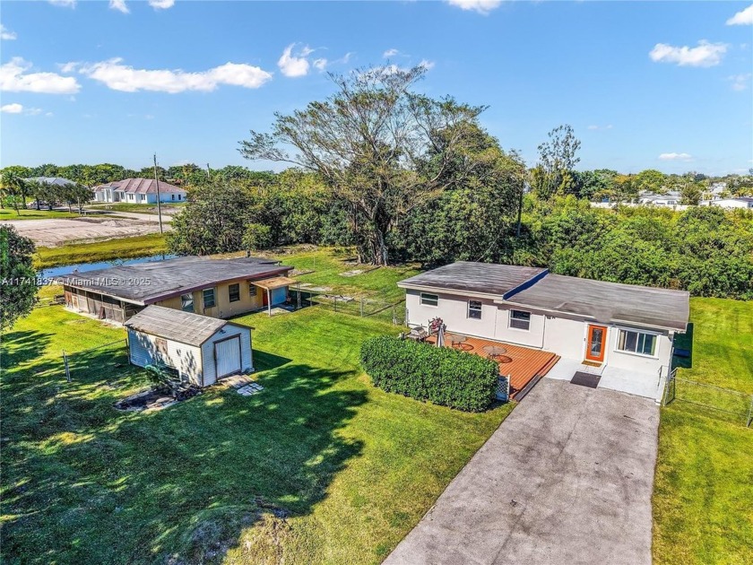 Located in the heart of West Davie, this exceptional horse - Beach Home for sale in Davie, Florida on Beachhouse.com
