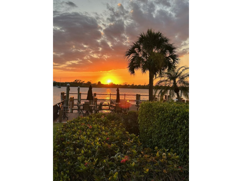 Resort style living in recently updated 1/1 on the intracoastal! - Beach Condo for sale in Palm Beach, Florida on Beachhouse.com