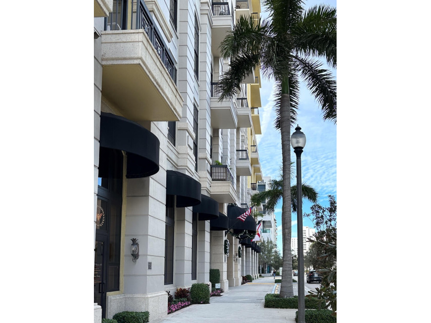 BEAUTIFUL CONDO WITH HIGH/VOLUME CEILINGS - TWO BEDROOMS, TWO - Beach Condo for sale in West Palm Beach, Florida on Beachhouse.com
