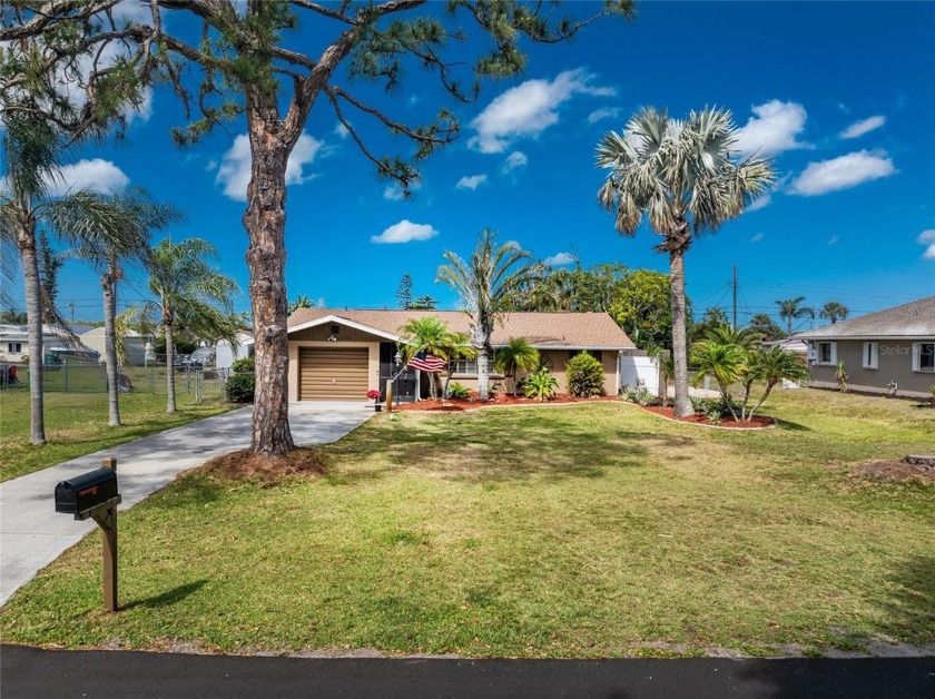 Calling all garden lovers, plant enthusiasts, and butterfly - Beach Home for sale in Englewood, Florida on Beachhouse.com