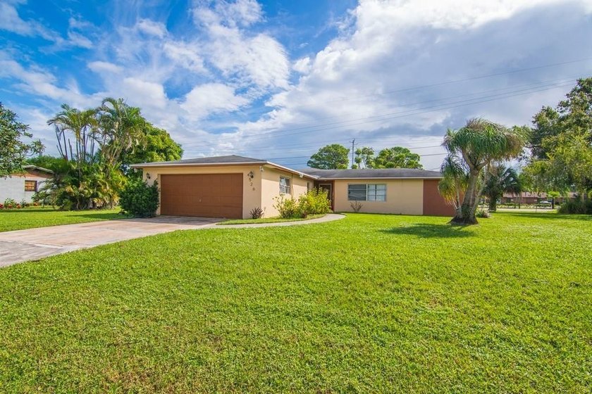 New Roof! This Concrete Block home on .42 acres in central Vero - Beach Home for sale in Vero Beach, Florida on Beachhouse.com