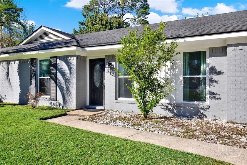 Turnkey STVR or great primary residence! Chic, spacious and full - Beach Home for sale in Savannah, Georgia on Beachhouse.com