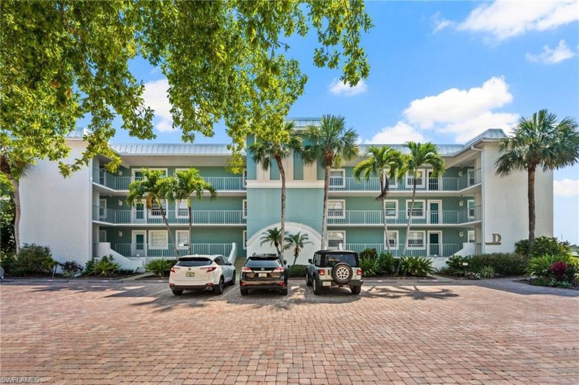 Enjoy maintenance free living in this lovely 2 bed, 2 bath condo - Beach Condo for sale in Naples, Florida on Beachhouse.com