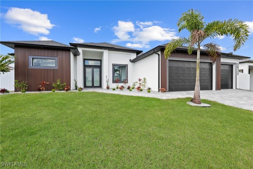 NEW SCREEN POOL CAGE, WASHER/DRYER INCLUDED! Experience elevated - Beach Home for sale in Cape Coral, Florida on Beachhouse.com