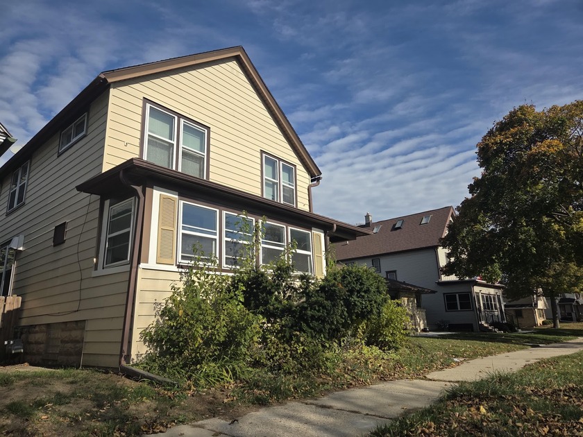 Discover this updated 2/2 duplex in a prime Cudahy location! - Beach Home for sale in Cudahy, Wisconsin on Beachhouse.com