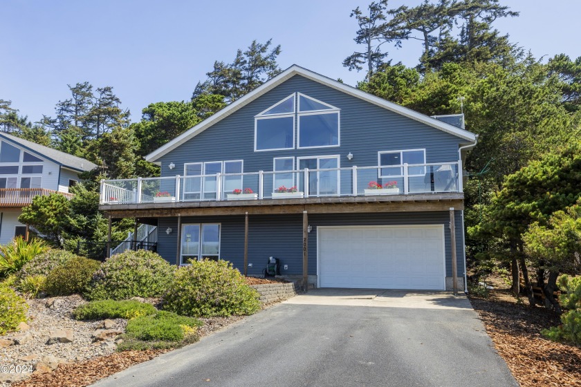 Beautifully maintained 3/bedroom 3/bathroom BEACH home in the - Beach Home for sale in Waldport, Oregon on Beachhouse.com