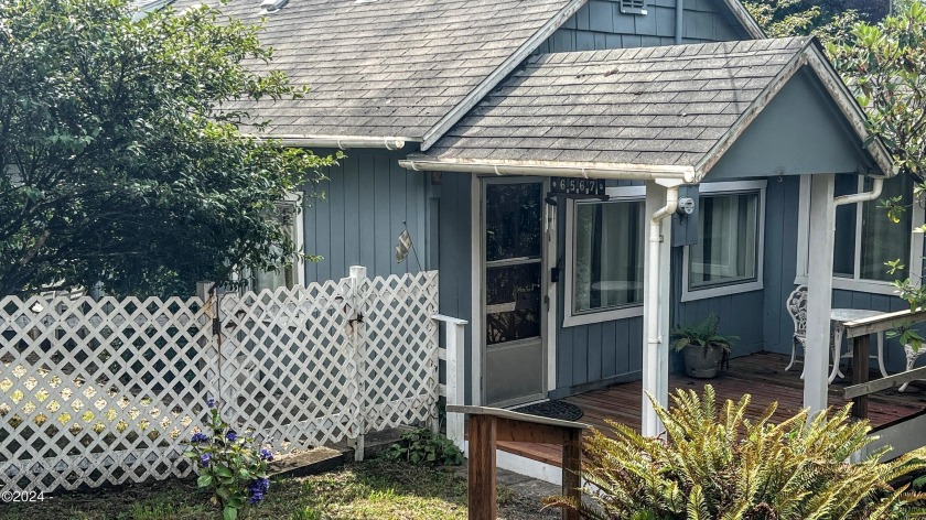 Bring your imagination and tools for this quaint cottage with - Beach Home for sale in Yachats, Oregon on Beachhouse.com