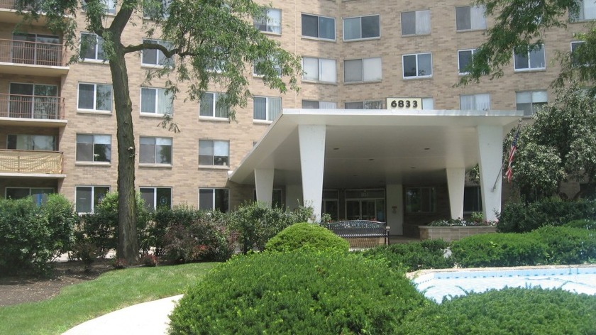 Spacious Condo with one bedroom. in high sought Winston Towers - Beach Home for sale in Chicago, Illinois on Beachhouse.com
