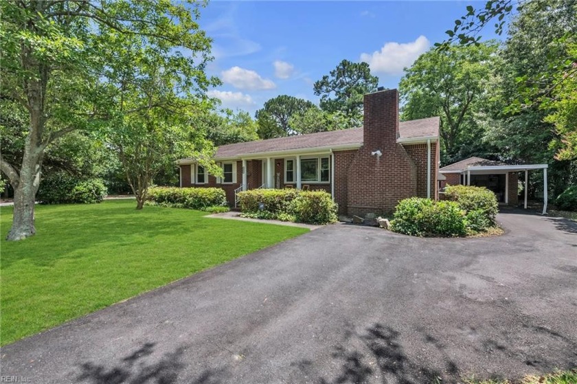 Beautifully maintained ALL BRICK RANCH home on a corner lot with - Beach Home for sale in Virginia Beach, Virginia on Beachhouse.com