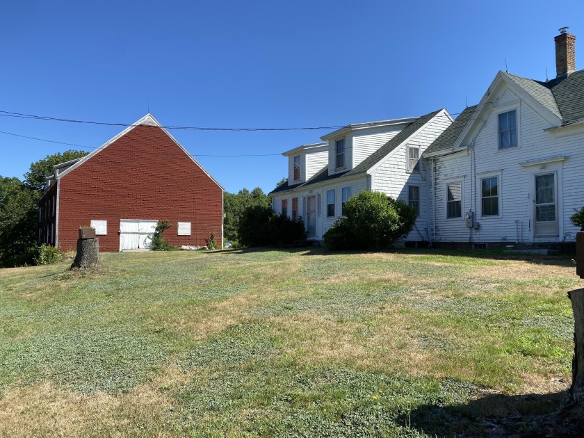 This farmhouse is situated on just over 2 ac. overlooking - Beach Home for sale in Waldoboro, Maine on Beachhouse.com