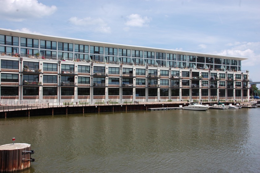 Spacious third floor corner unit overlooking Milwaukee River - Beach Condo for sale in Milwaukee, Wisconsin on Beachhouse.com