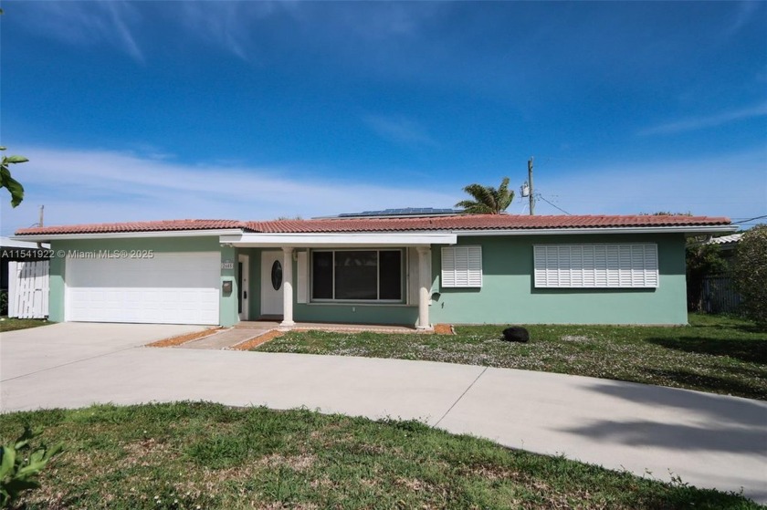 East Pompano Beach, 2 bedrooms and 2 bathrooms, 2-car garage - Beach Home for sale in Pompano Beach, Florida on Beachhouse.com