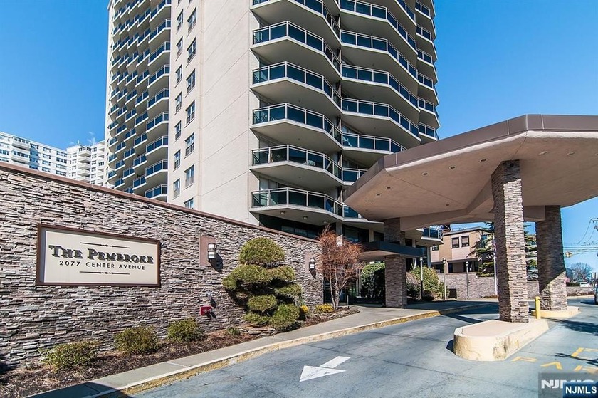 Bright and spacious 1 br and 1 1/2 baths(1030 sq.ft.) in luxury - Beach Other for sale in Fort Lee, New Jersey on Beachhouse.com