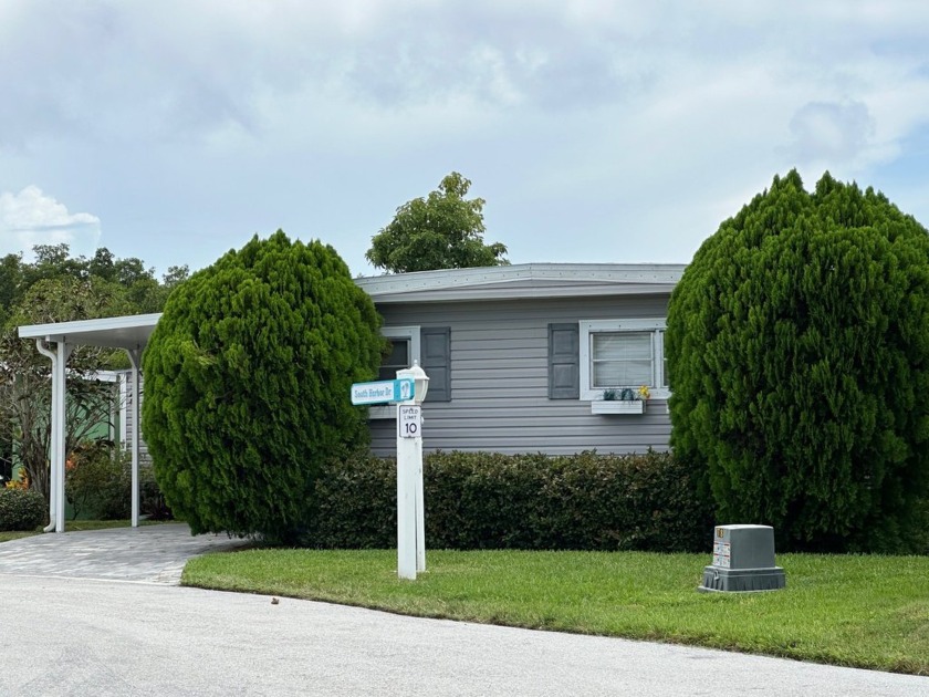 Park your boat and hop on to the Indian River! Always great - Beach Home for sale in Vero Beach, Florida on Beachhouse.com
