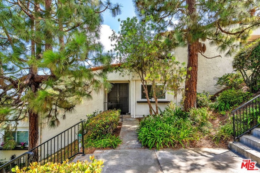 MAJOR PRICE REDUCTION!!!  BEST PRICED PANORAMIC VIEW TOWNHOME ON - Beach Condo for sale in Rolling Hills Estates, California on Beachhouse.com