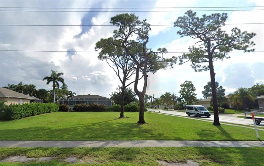 Vacant residential lot in Marco Beach Unit 2, ideal for custom - Beach Lot for sale in Marco Island, Florida on Beachhouse.com
