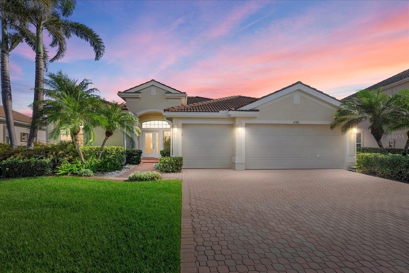 NEW ROOF! POOL HOME WITH LAKEVIEW! 3 CAR GARAGE! OVERSIZED LOT! - Beach Home for sale in Venice, Florida on Beachhouse.com