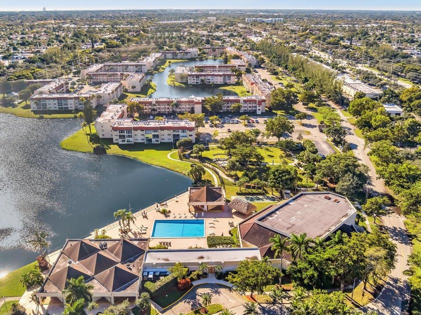 Welcome to this quiet ground-floor end unit with beautiful - Beach Condo for sale in Sunrise, Florida on Beachhouse.com