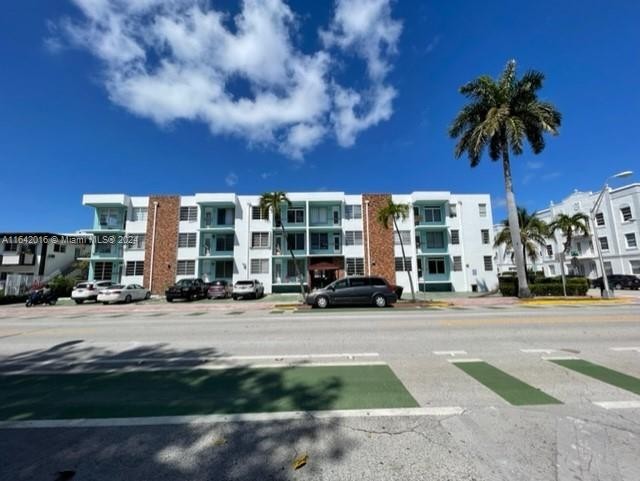 Amazing location in South Beach. Building passed 40-year cert - Beach Condo for sale in Miami Beach, Florida on Beachhouse.com