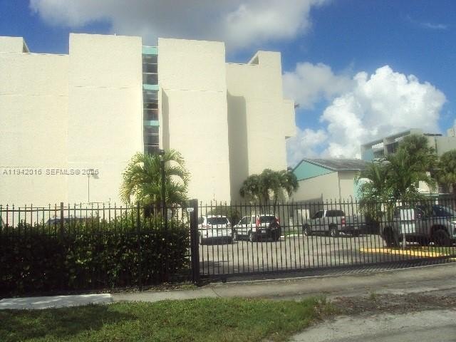 NOW IS THE TIME TO BUY.. GREAT INVESTMENT--- AVAILABLE IN THE - Beach Condo for sale in Lauderhill, Florida on Beachhouse.com