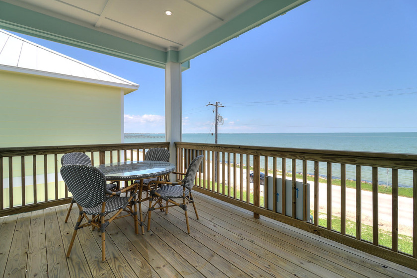 Fulton Breeze! Waterfront, Pool, Private Hottub, Walk to - Beach Vacation Rentals in Fulton, Texas on Beachhouse.com