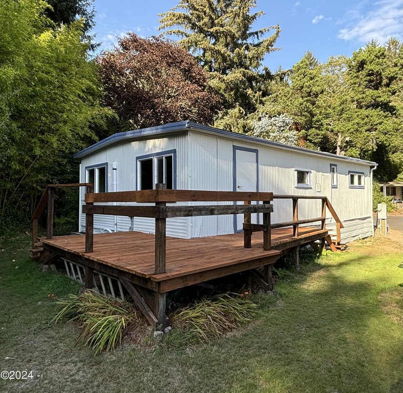 Harbor Village 2 bedroom, 1 bath manufactured home recently - Beach Home for sale in Newport, Oregon on Beachhouse.com