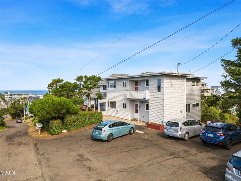 A 7-bedroom, 5-bath, four-unit property that offers a hilltop - Beach Home for sale in Newport, Oregon on Beachhouse.com