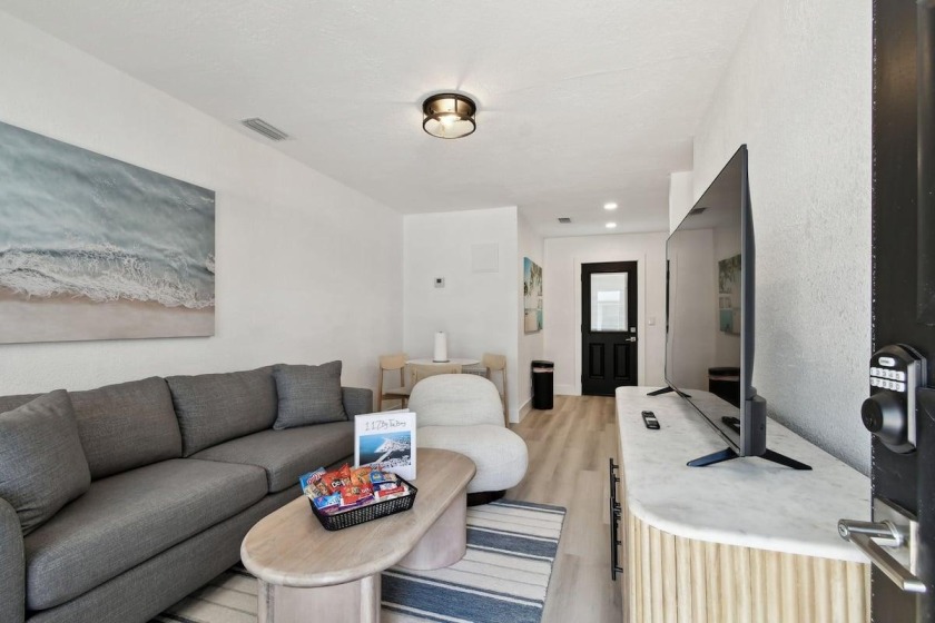 117 127th Ave E Unit 3 - Beach Vacation Rentals in Treasure Island, FL on Beachhouse.com