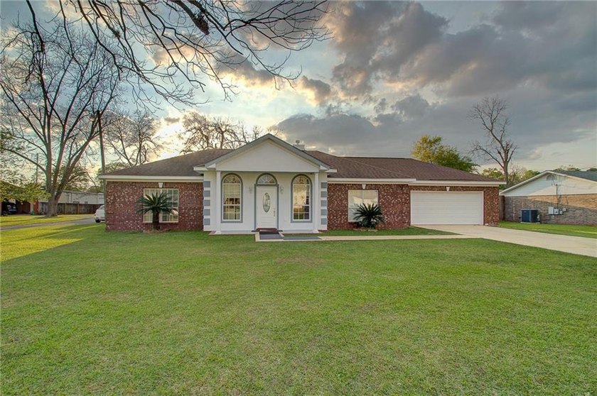 Welcome Home! This beautifully maintained brick home is the home - Beach Home for sale in Mobile, Alabama on Beachhouse.com